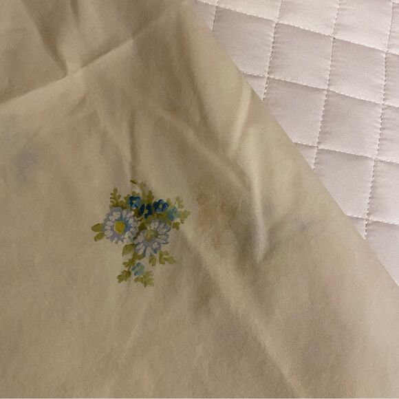 2x vintage king Floral Pillowcases with Blue Roses - Picture 2 of 2